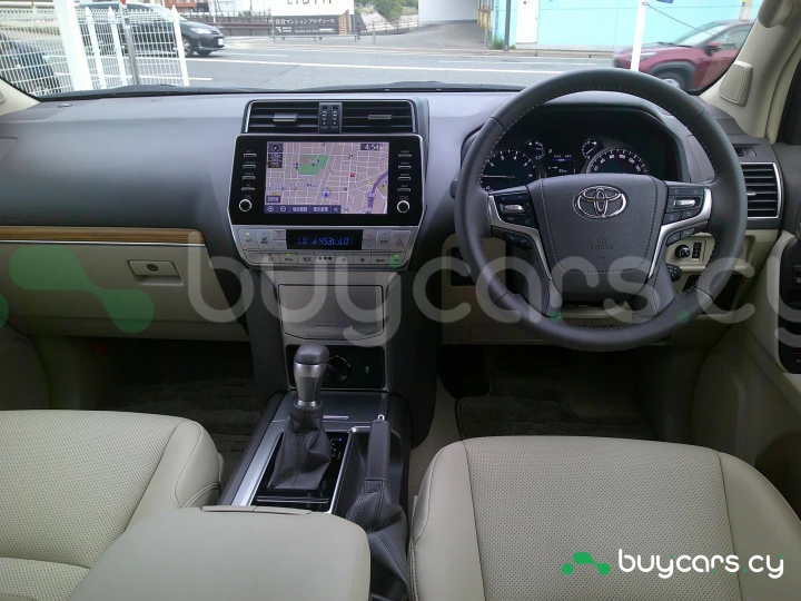 Toyota Land Cruiser Prado Белый
