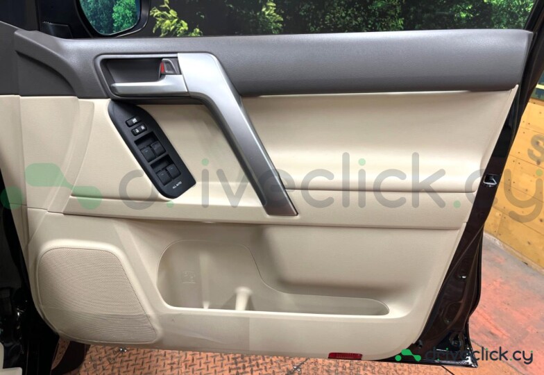 Toyota Land Cruiser Prado Черный