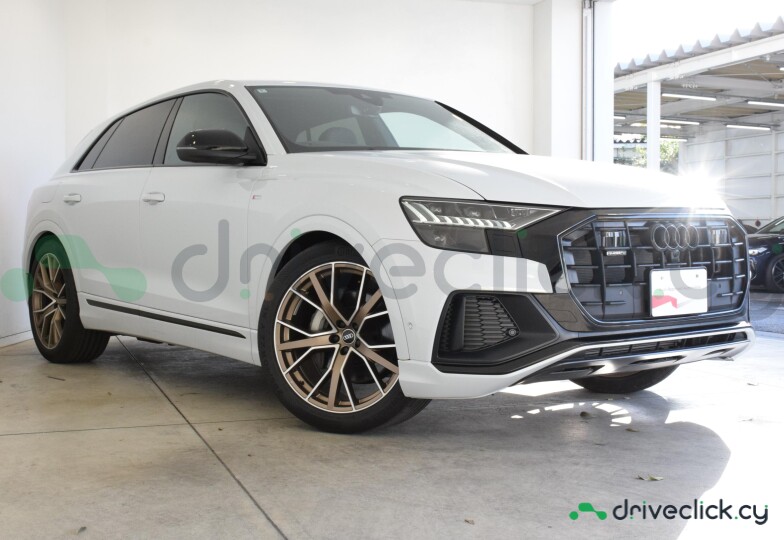 Audi Q8 Серый