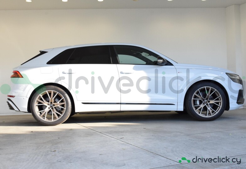 Audi Q8 Серый