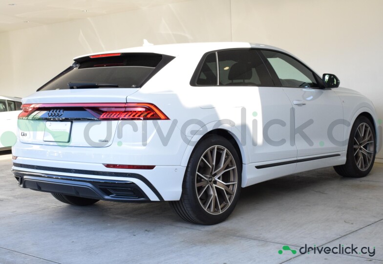 Audi Q8 Серый