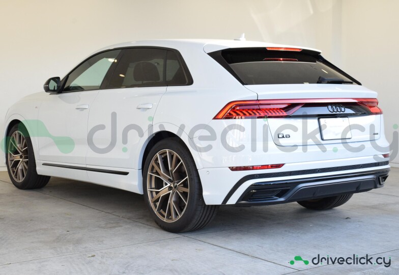 Audi Q8 Серый