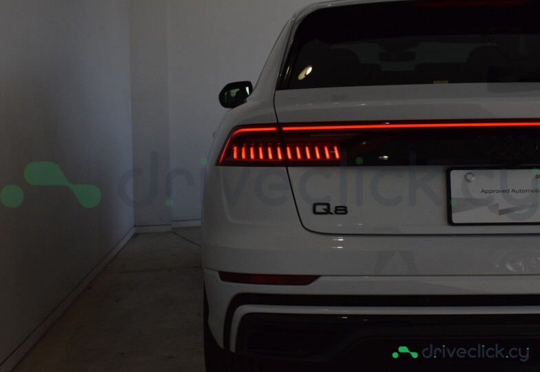 Audi Q8 Серый