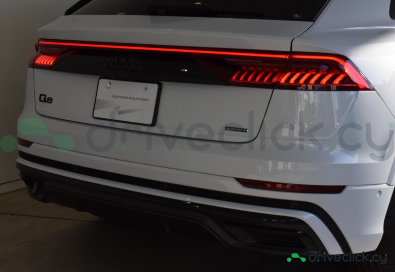 Audi Q8 Серый