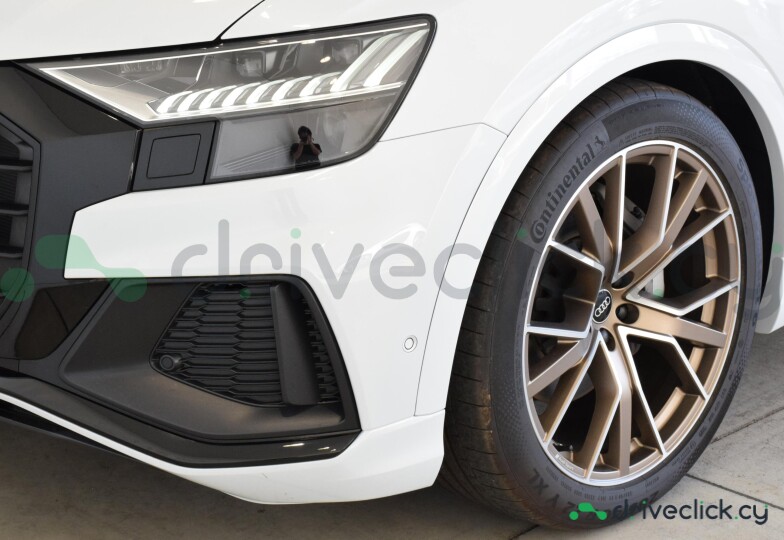 Audi Q8 Серый