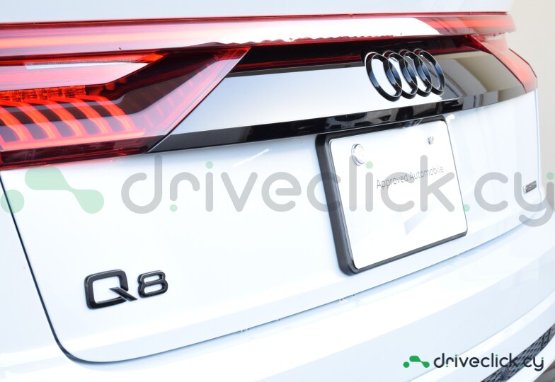 Audi Q8 Серый