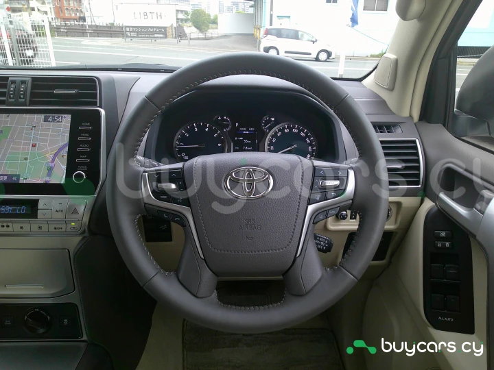 Toyota Land Cruiser Prado Белый