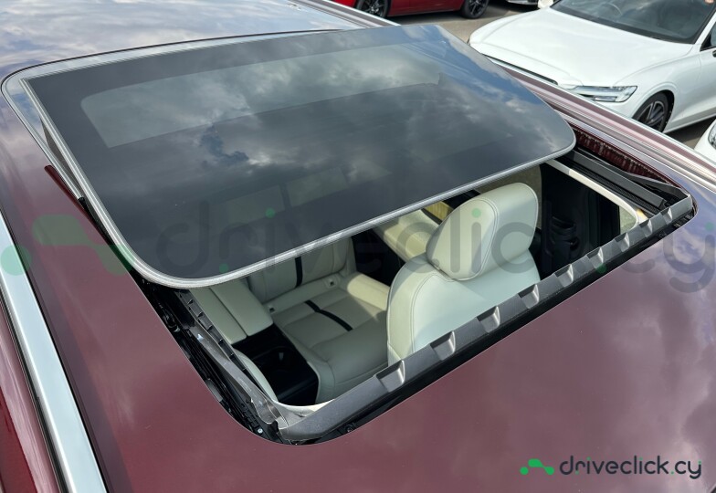 Mazda CX-80 Красный
