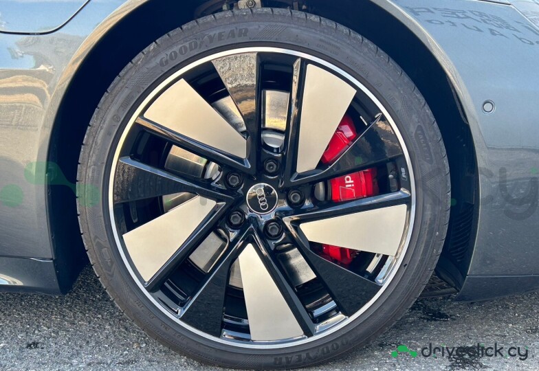 Audi e-tron GT Серый