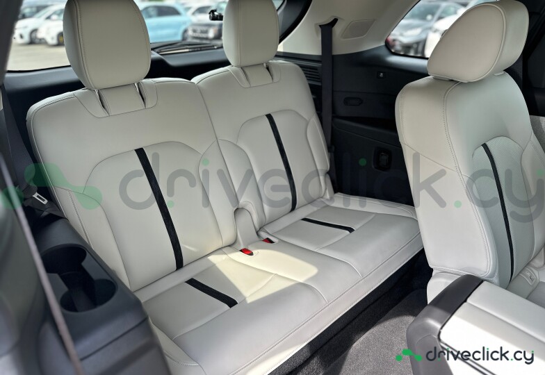 Mazda CX-80 Красный