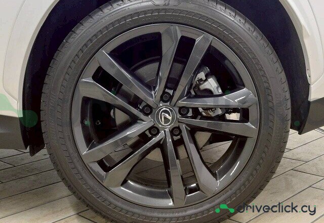 Lexus NX Белый