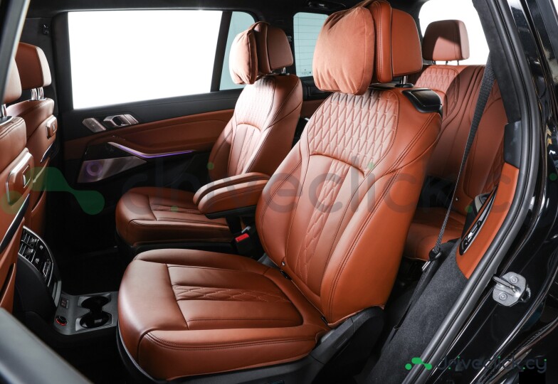 BMW X7 Черный
