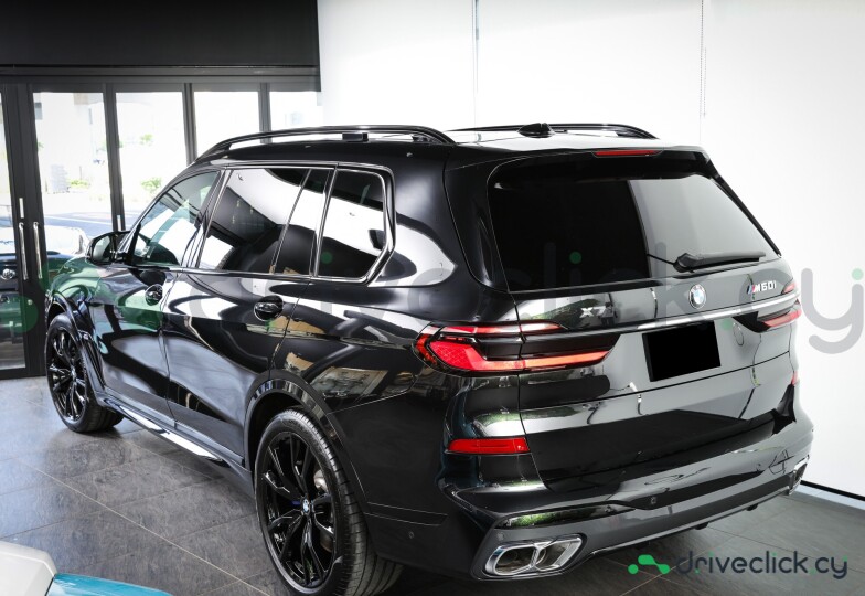 BMW X7 Черный