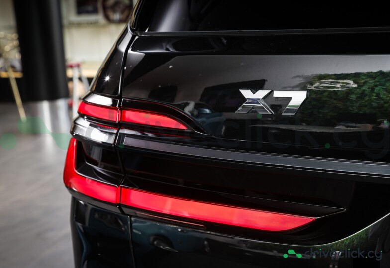 BMW X7 Черный