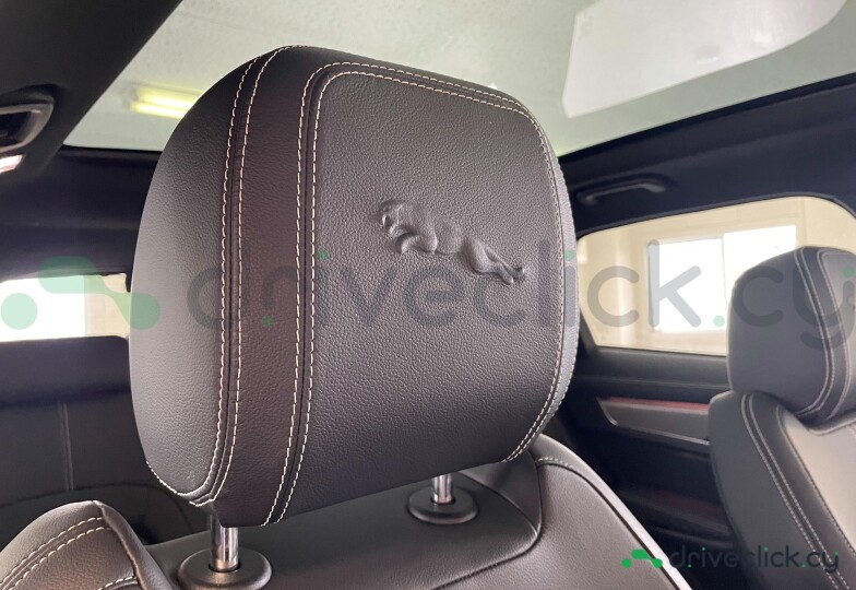 Jaguar F-Pace Белый