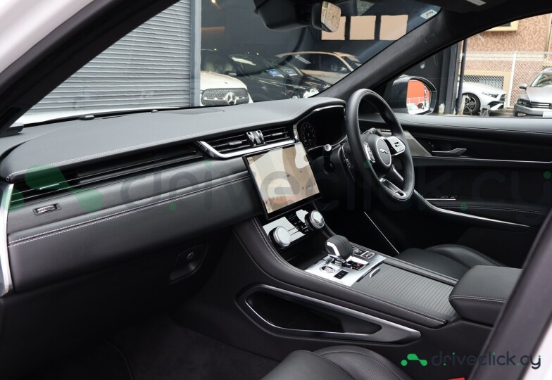Jaguar F-Pace Белый