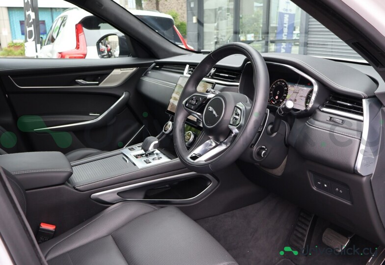Jaguar F-Pace Белый