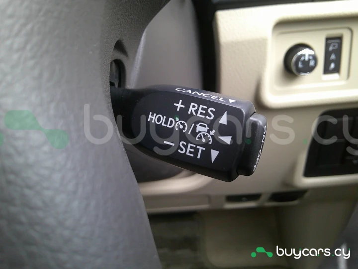 Toyota Land Cruiser Prado Белый