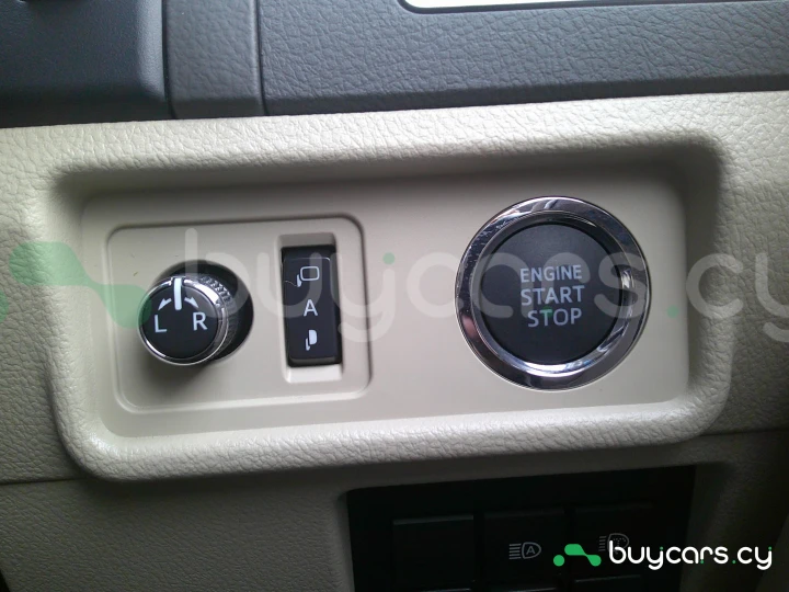 Toyota Land Cruiser Prado Белый