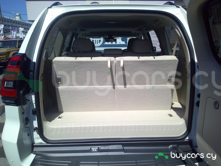 Toyota Land Cruiser Prado Белый