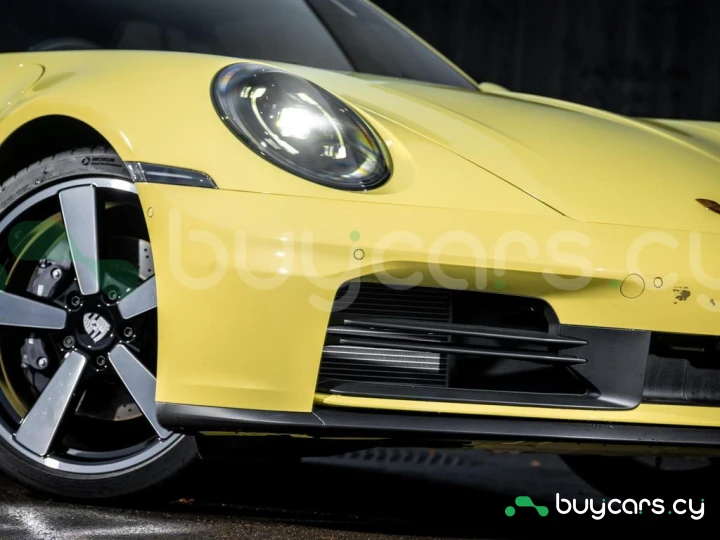 Porsche 911 Yellow