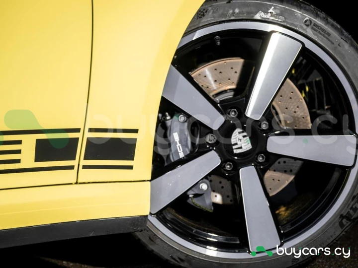 Porsche 911 Yellow