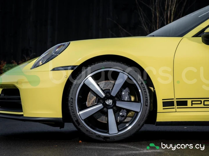 Porsche 911 Yellow
