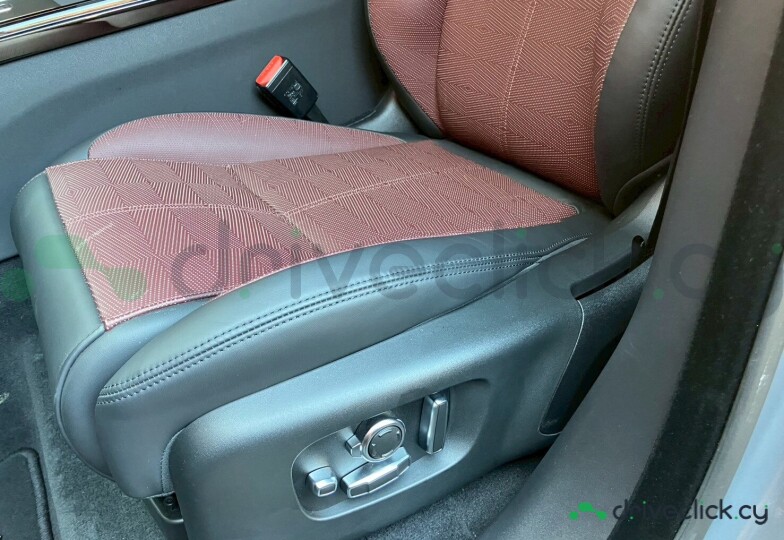 Land Rover Range Rover Velar Grey