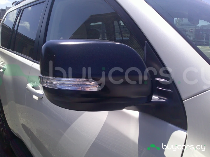 Toyota Land Cruiser Prado Белый