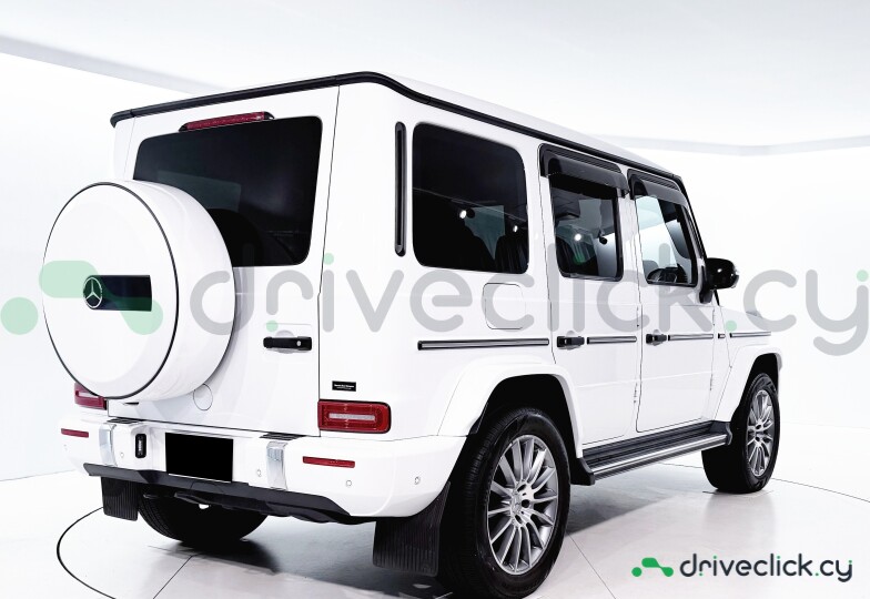 Mercedes G-class White