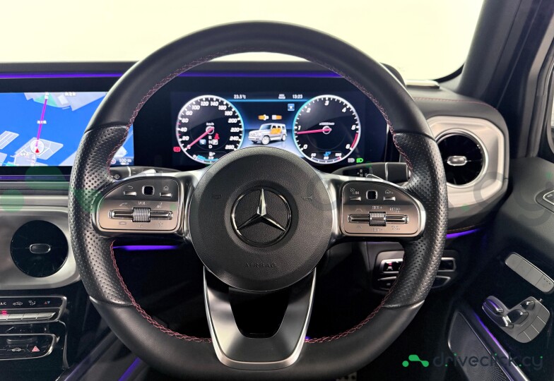 Mercedes G-class White