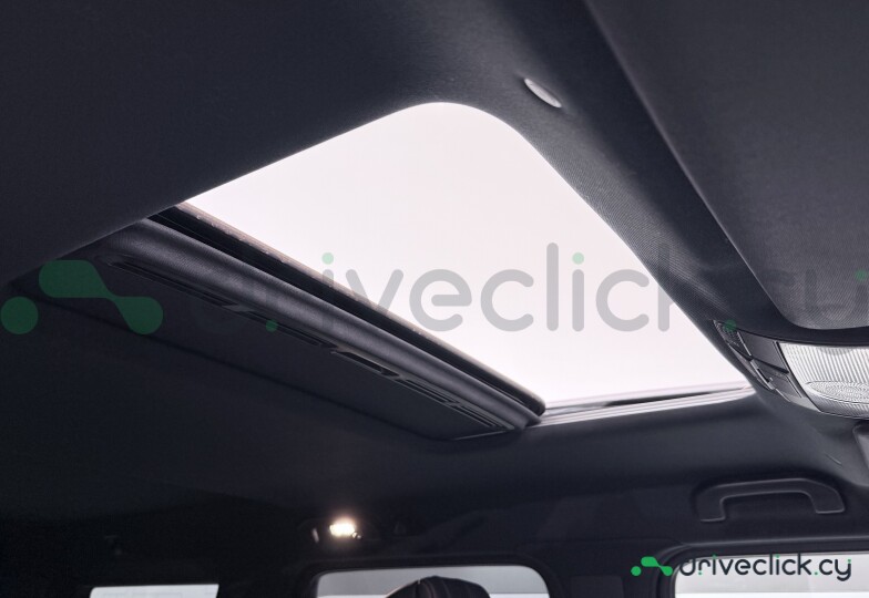 Mercedes G-class White