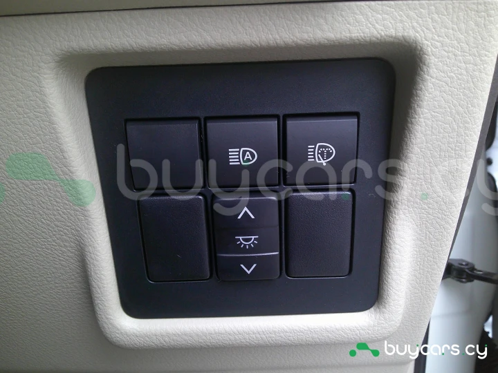 Toyota Land Cruiser Prado Белый