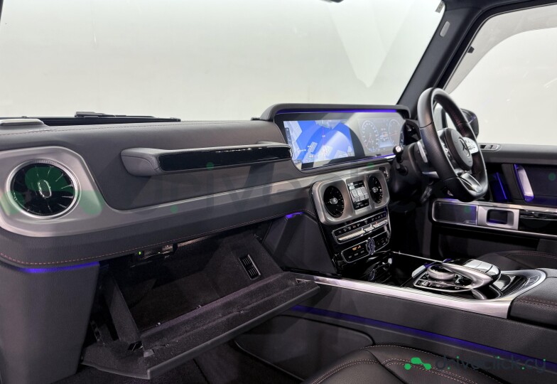 Mercedes G-class White