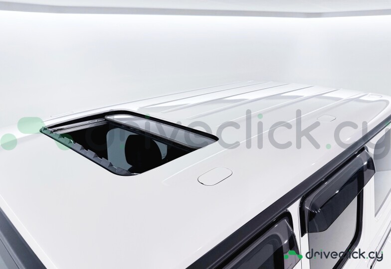 Mercedes G-class White