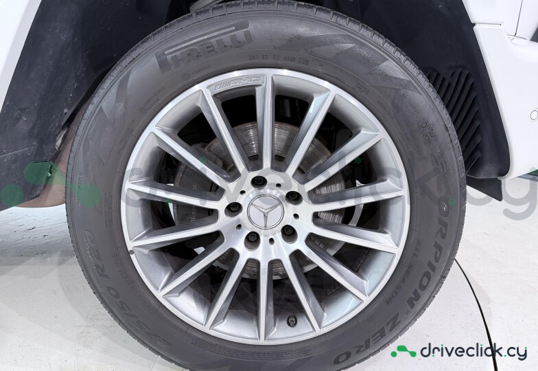 Mercedes G-class White