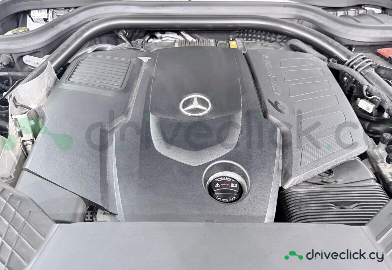 Mercedes G-class White