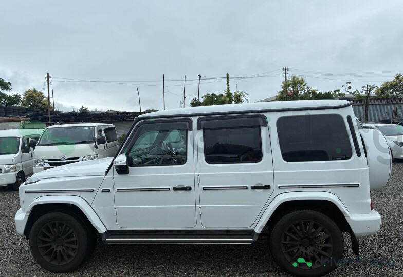 Mercedes G-class White