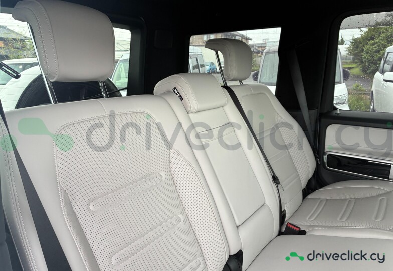 Mercedes G-class White