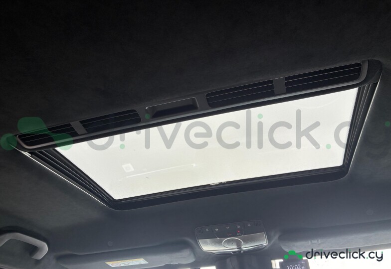 Mercedes G-class White