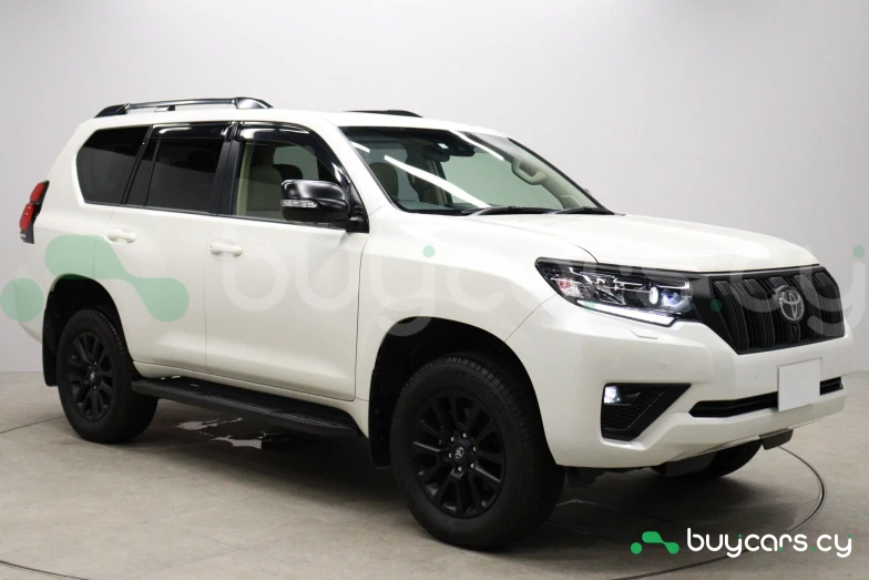 Toyota Land Cruiser Prado Белый