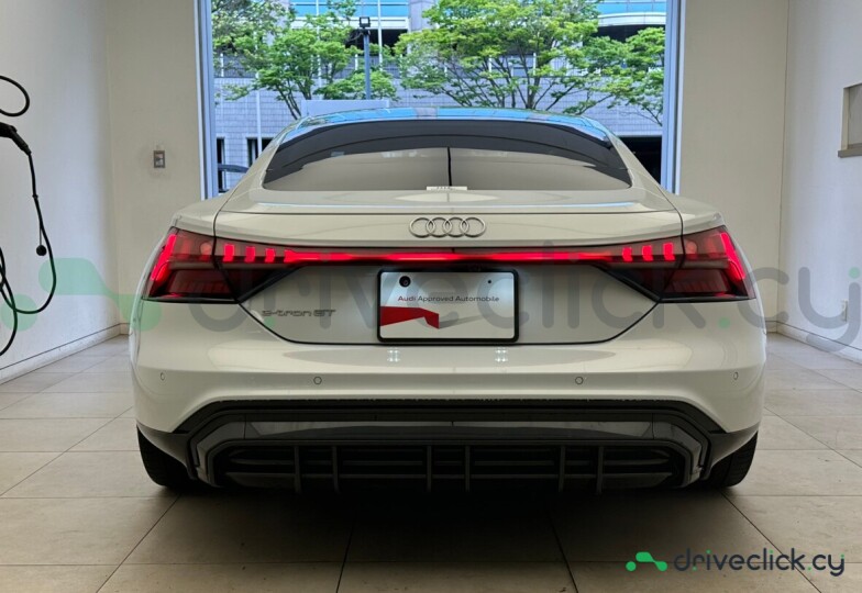 Audi e-tron GT White