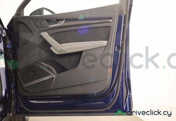 Audi SQ5 Blue