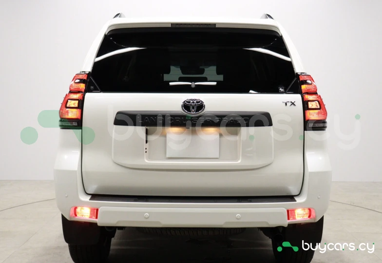 Toyota Land Cruiser Prado Белый