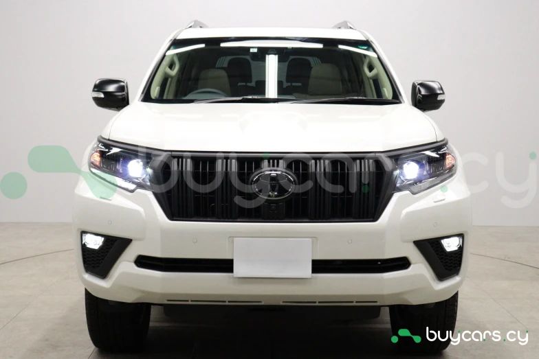 Toyota Land Cruiser Prado Белый
