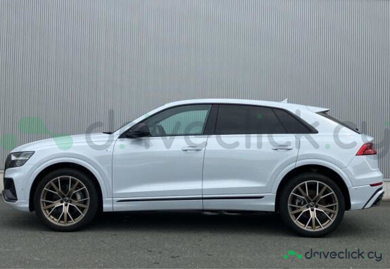 Audi Q8 White