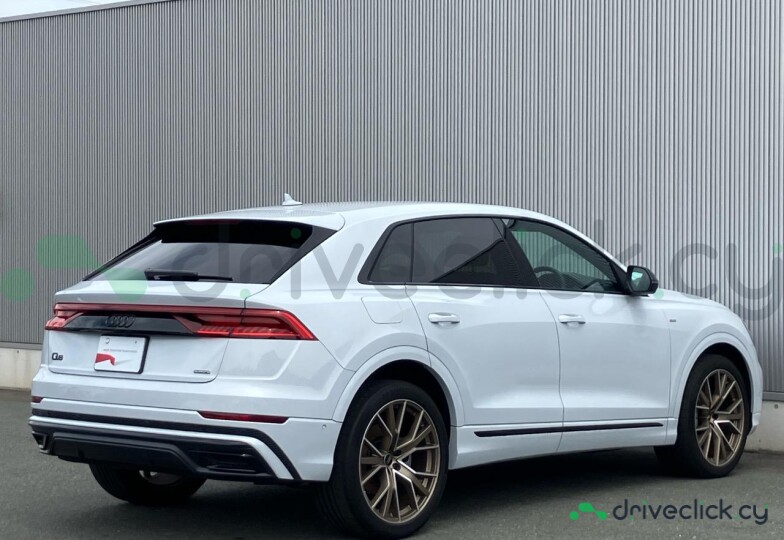 Audi Q8 White