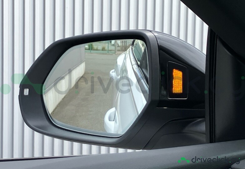 Audi Q8 White