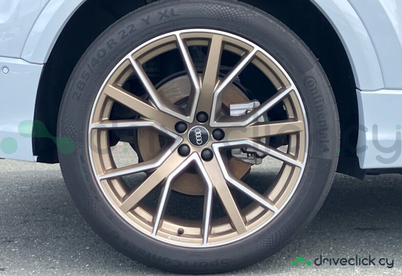 Audi Q8 White