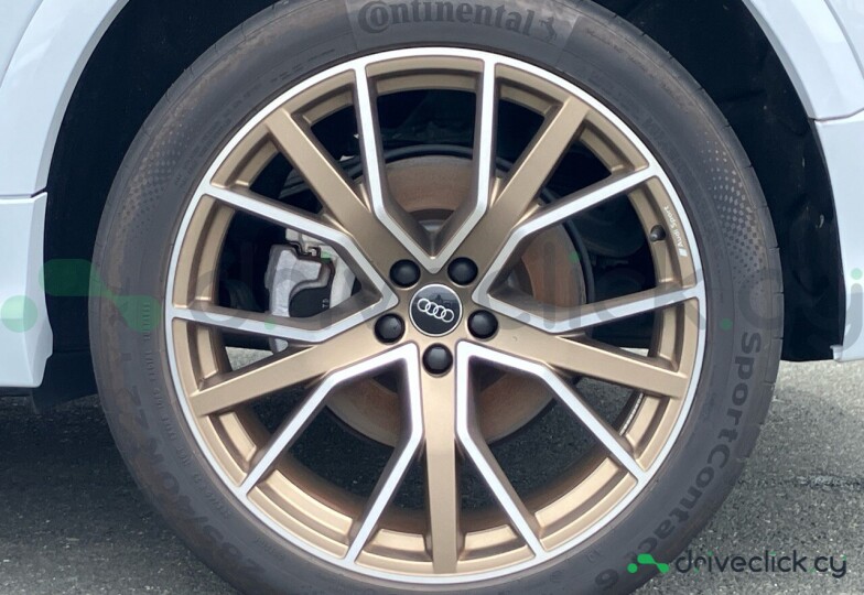 Audi Q8 White